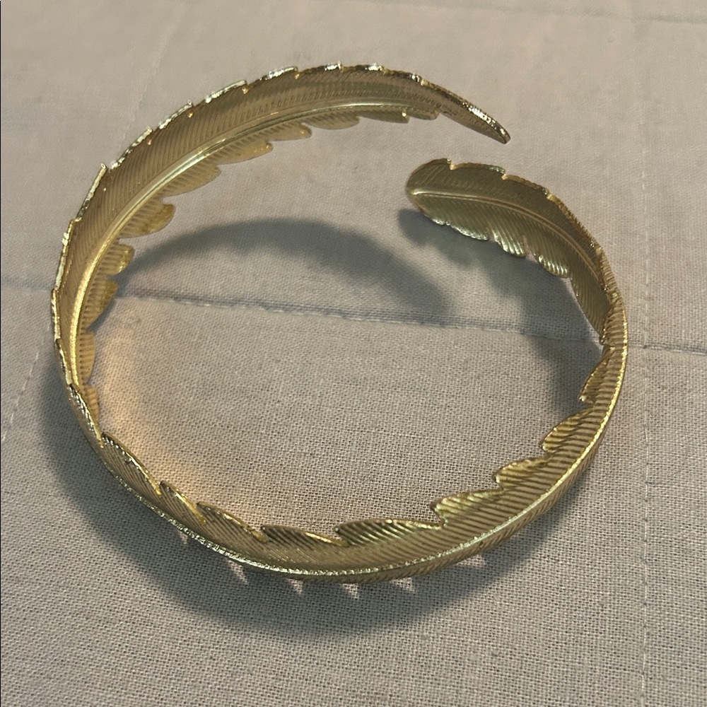Gold Leaf Design Bracelet